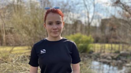 Das Bild zeigt Stefania aus der Ukraine, die seit ihrer Geburt mit HIV lebt